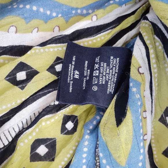 H&M Divided Smocked Top - Picture 4 of 5